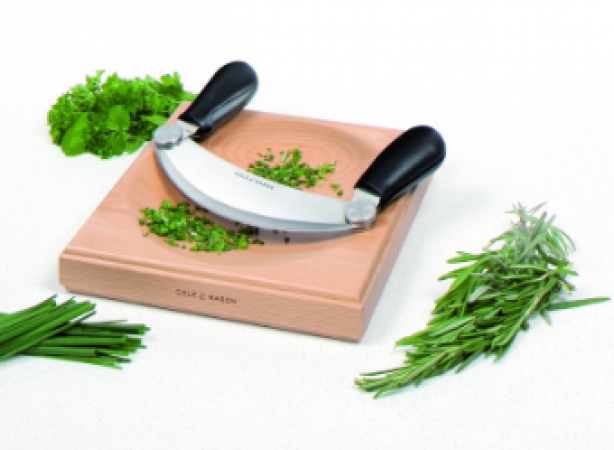 Cole & Mason Wiegemesser mit Holzbrett